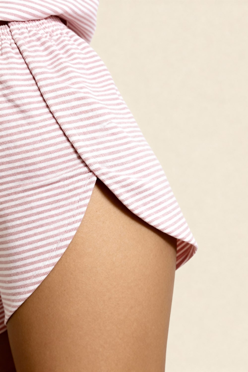 Zestaw szortów z rozcięciami i crop top Carmen